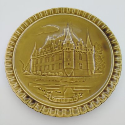 Декоративная тарелка из серии "Замки Франции" (Azay-le-Rideau), Gien, керамика, глазурь, Франция, 1960-1971 гг.