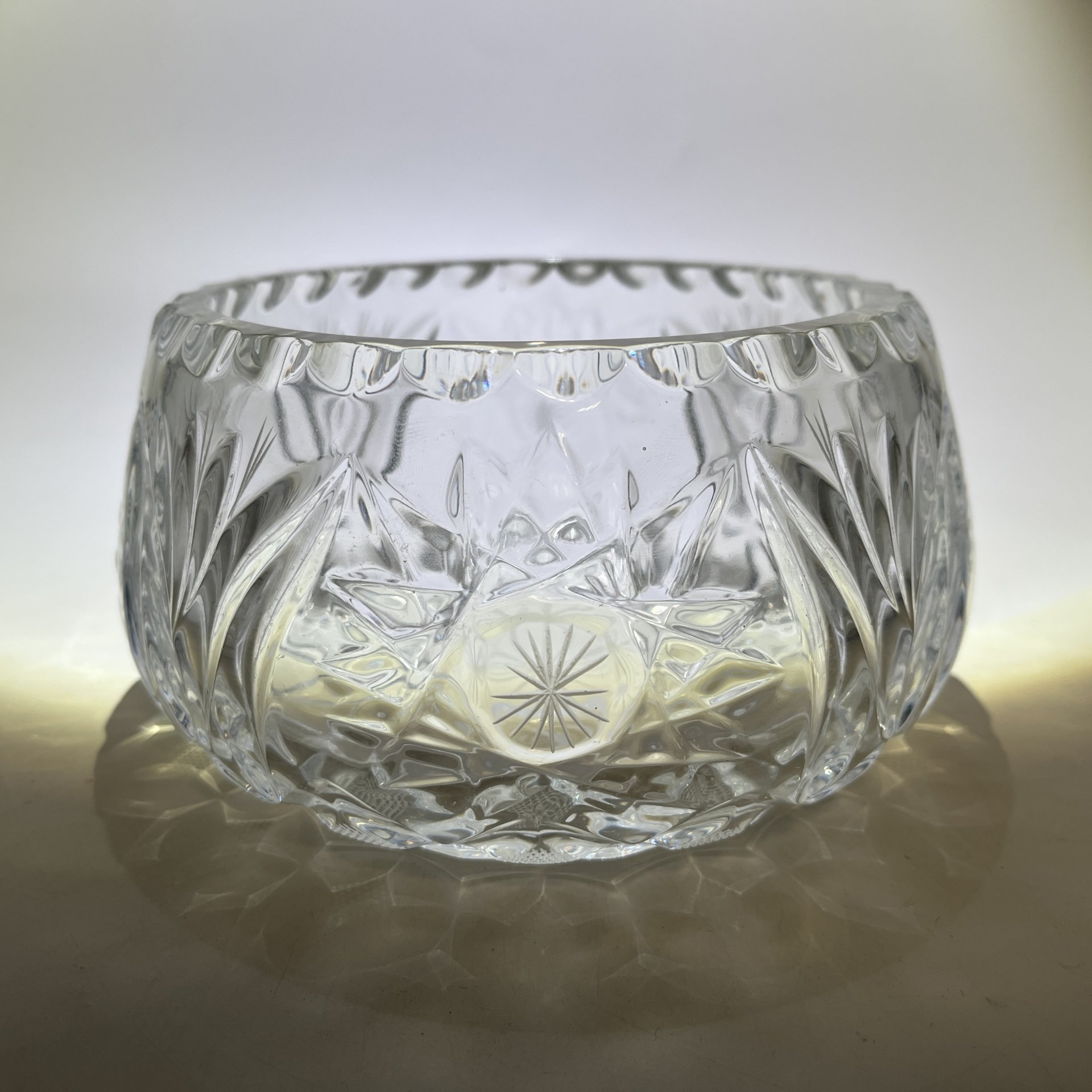 Конфетница (салатник) с рельефным декором, хрусталь, матирование, пресс, СССР, 1970-1990 гг.