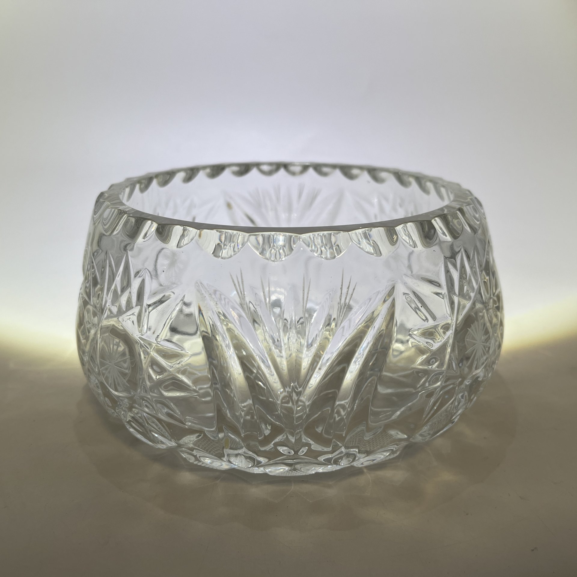 Конфетница (салатник) с рельефным декором, хрусталь, матирование, пресс, СССР, 1970-1990 гг.