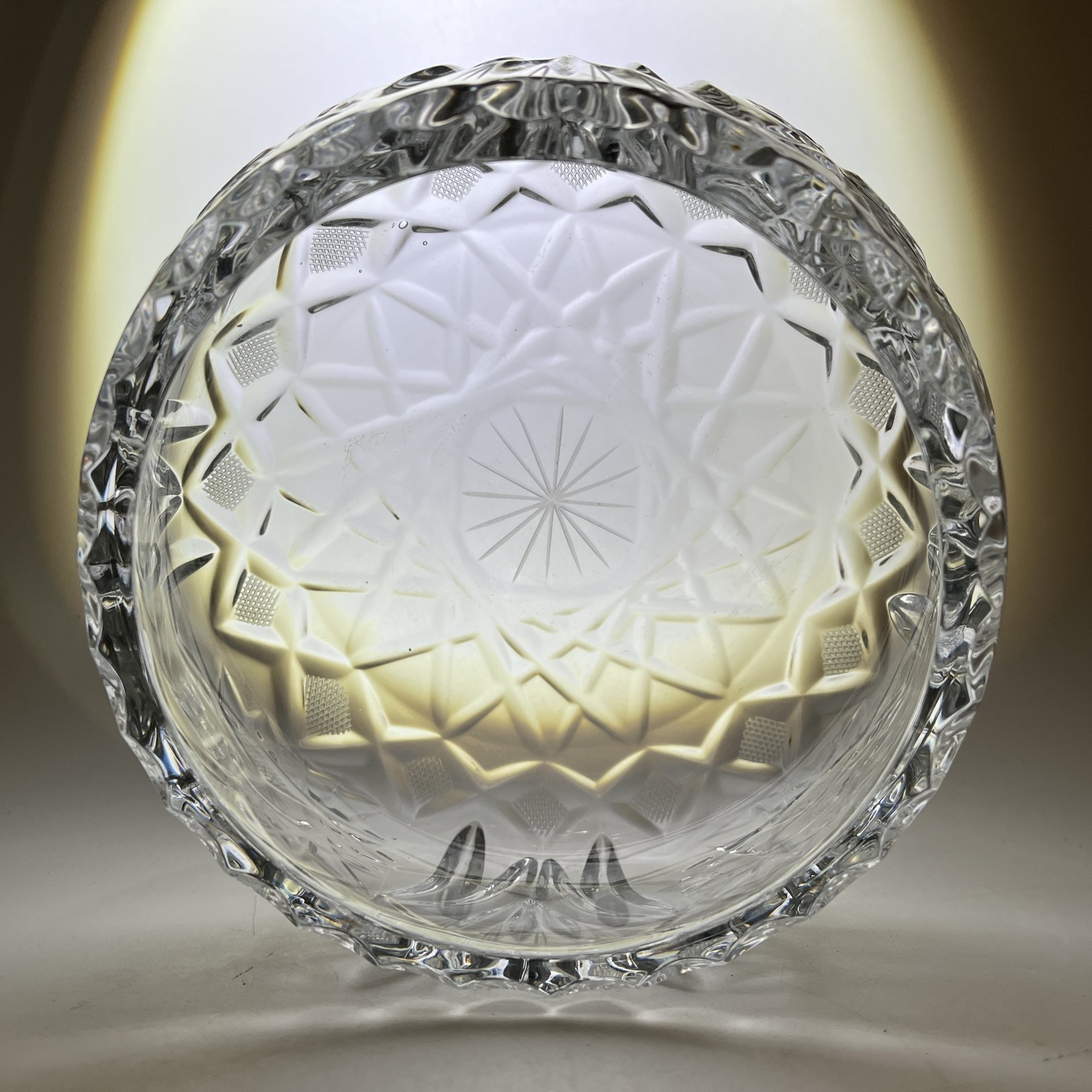 Конфетница (салатник) с рельефным декором, хрусталь, матирование, пресс, СССР, 1970-1990 гг.