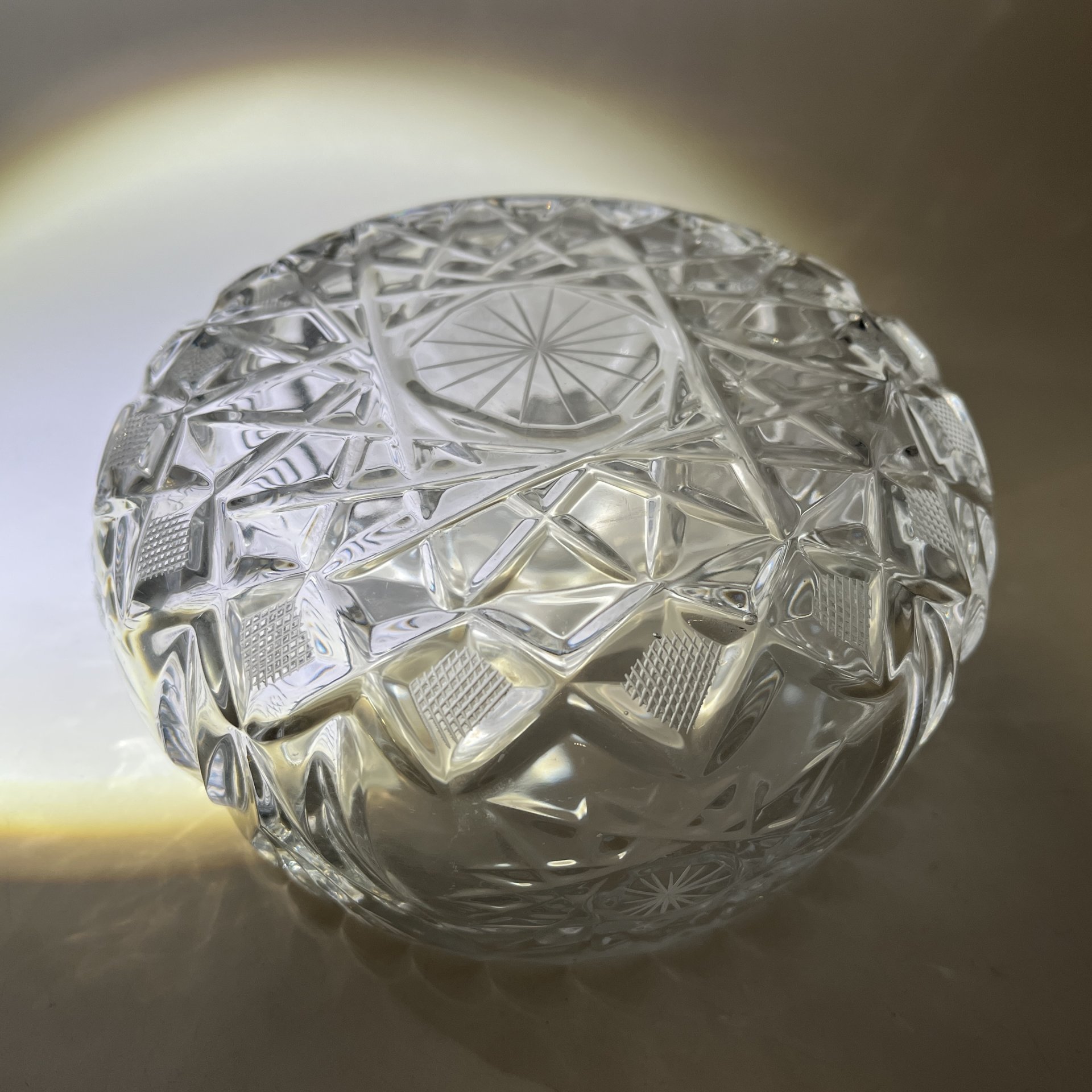 Конфетница (салатник) с рельефным декором, хрусталь, матирование, пресс, СССР, 1970-1990 гг.