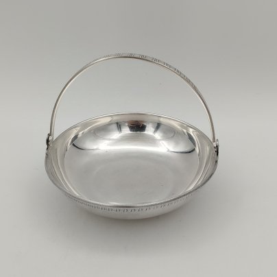 Орешница круглой формы с ручкой, мельхиор (медь-никель), Московский завод ювелирных и металлических изделий (МЮЗ), СССР, 1970-1980 гг.