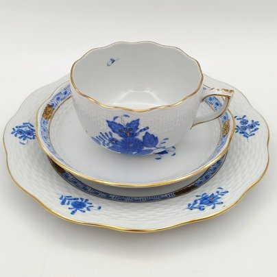 Трио чайное, выполненное в фирменном дизайне "Chinese Bouquet" ("Apponyi Blue"), фарфор, роспись, золочение, Herend (Херенд)