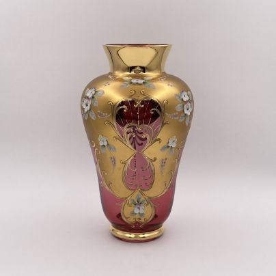 Ваза красного оттенка с лепным цветочным декором, "Bohemian glass", стекло, золочение, мастика, роспись, Чехословакия, 1970-1990 гг.