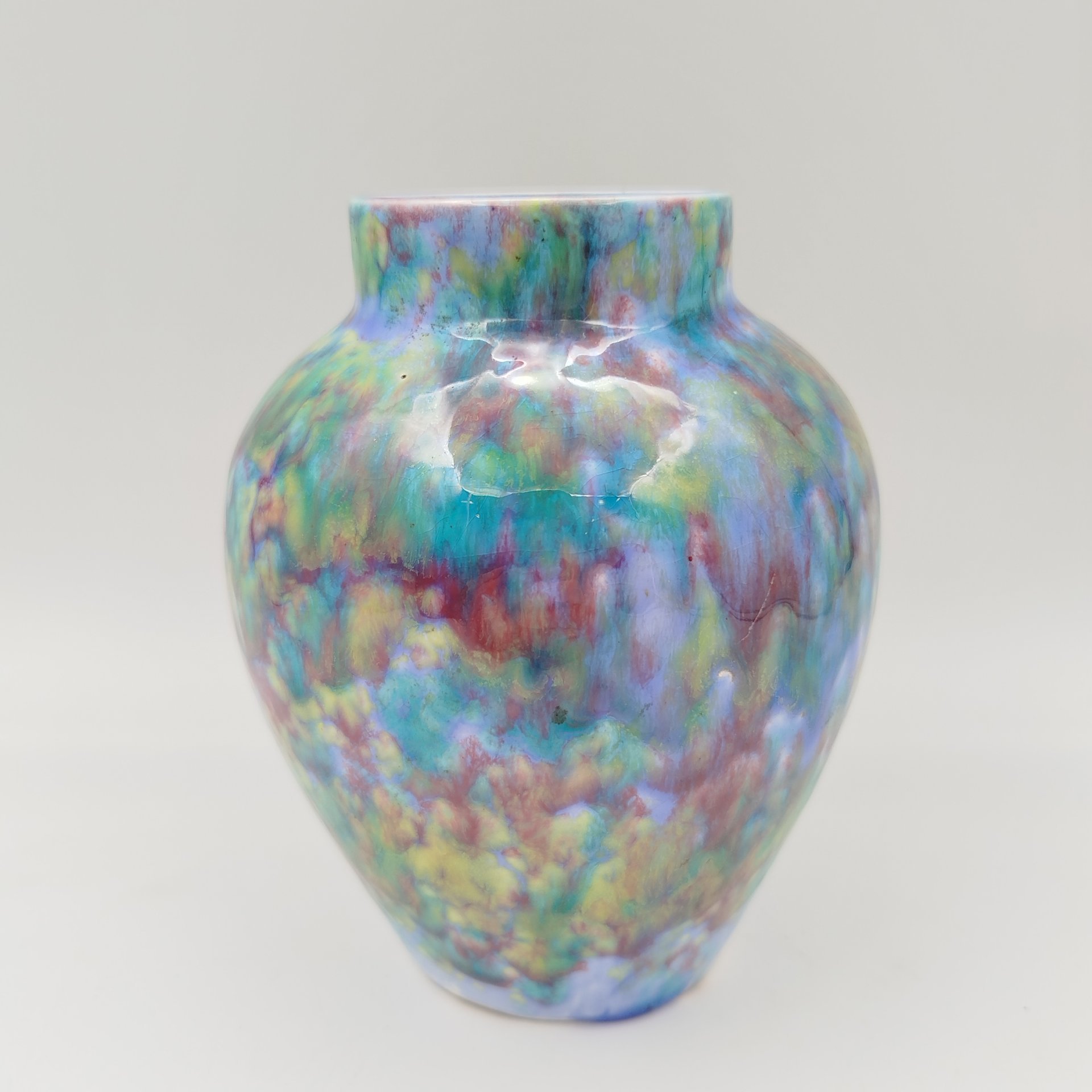 Ваза с разноцветными разводами на тулове, фаянс, поливы, Конаковский фаянсовый завод им. М.И. Калинина (ЗиК Конаково), СССР, 1934-1940 гг.