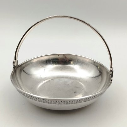 Орешница круглой формы с ручкой, мельхиор (медь-никель), Московский завод ювелирных и металлических изделий (МЮЗ), СССР, 1970-1980 гг.