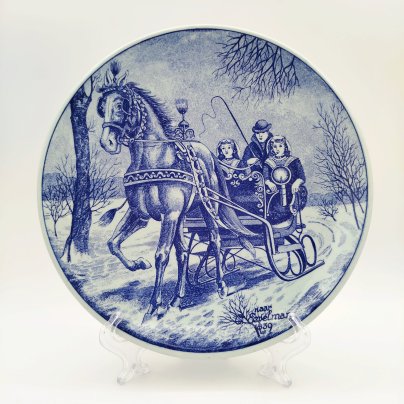 Настенная тарелка "Зимний экипаж" ("Упряжка с санями"), фаянс, деколь, Delfts Blauw, Нидерланды, 1950-1970 гг.