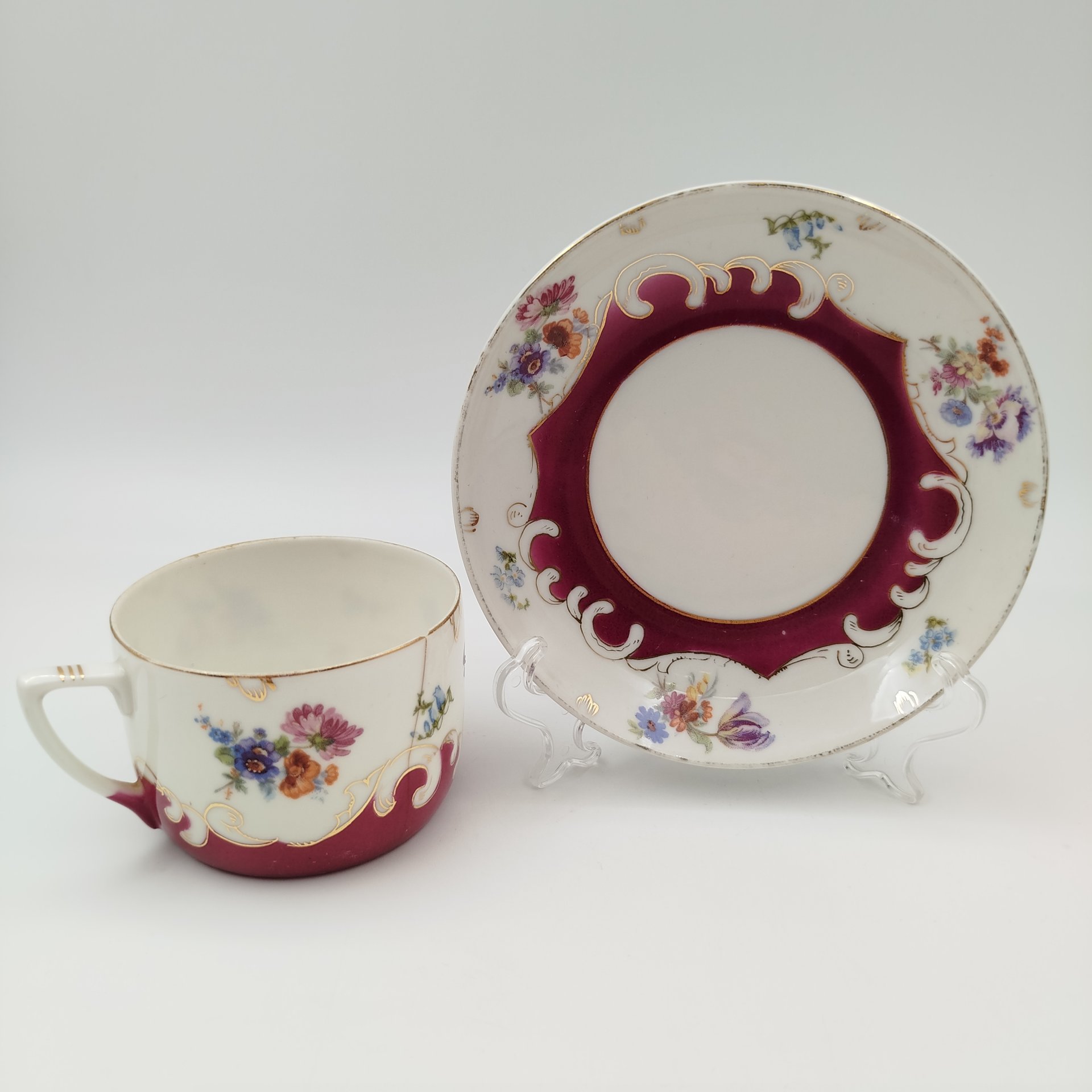 Чайная пара с цветочным декором, фарфор, крытье, деколь с дорисовкой, золочение, Дмитровский фарфоровый завод (ДФЗ Вербилки), СССР, 1917-1940 гг.