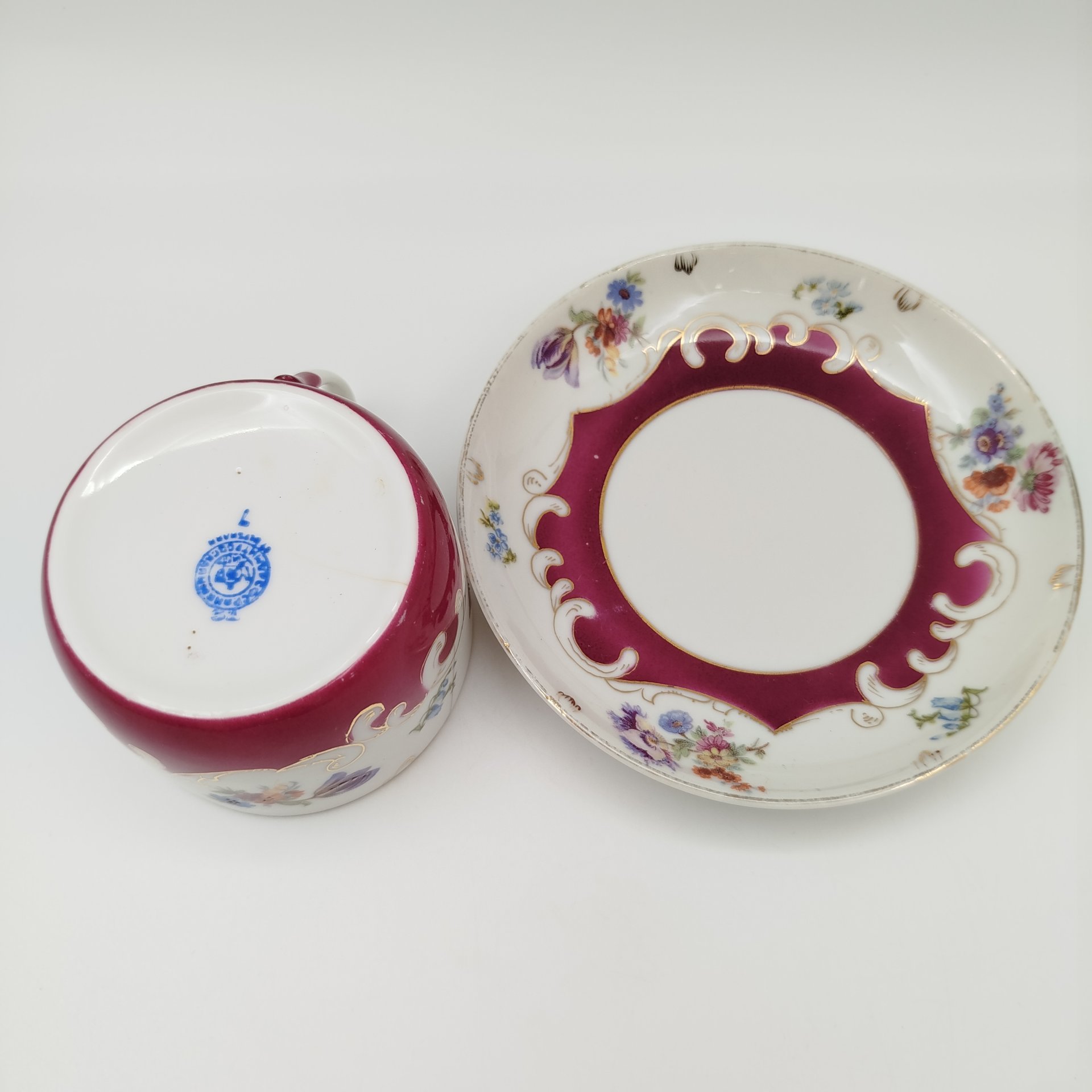 Чайная пара с цветочным декором, фарфор, крытье, деколь с дорисовкой, золочение, Дмитровский фарфоровый завод (ДФЗ Вербилки), СССР, 1917-1940 гг.