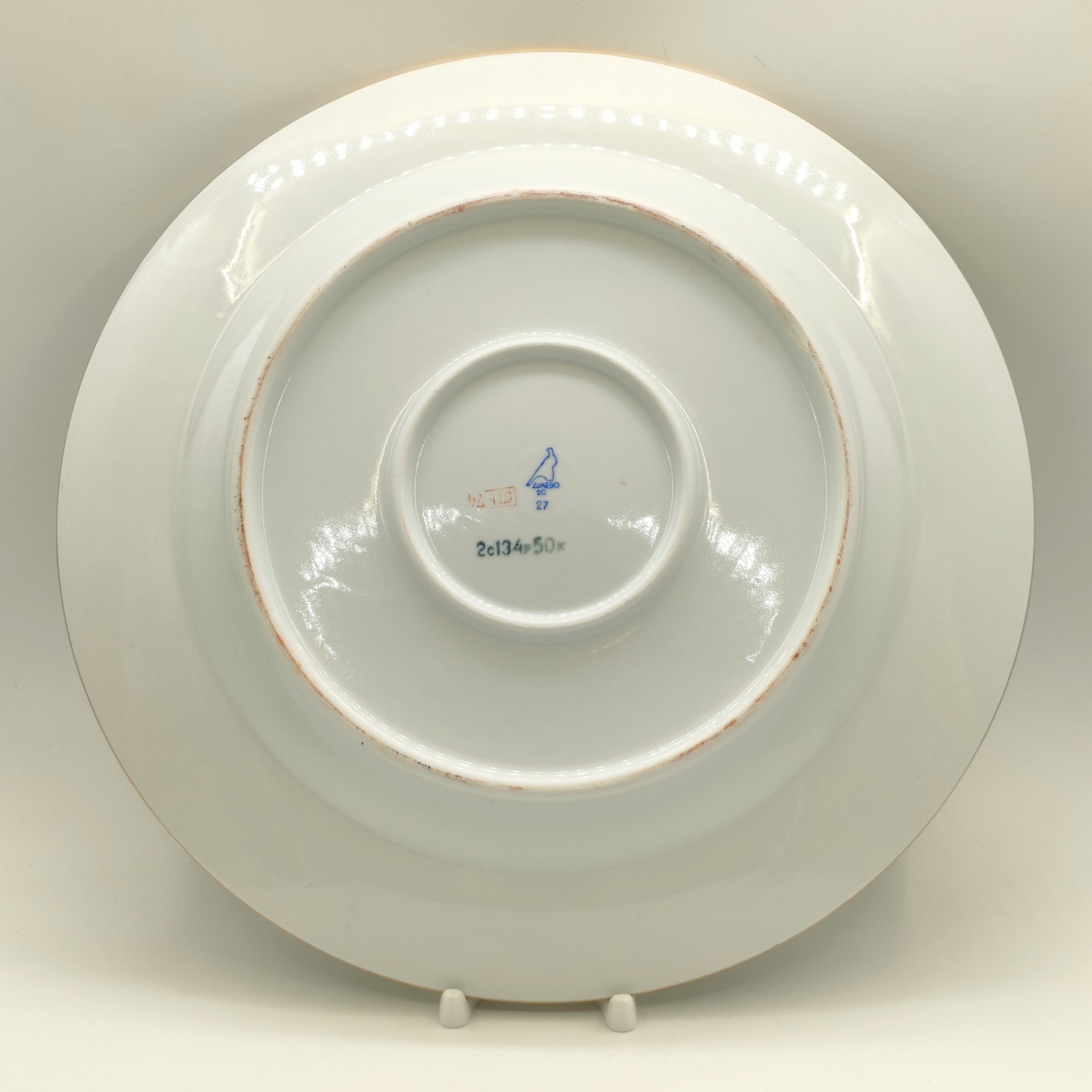 Большое сервировочное блюдо круглой формы с цветочным декором, фарфор, деколь, золочение, Дулевский фарфоровый завод (Дулёво), СССР, 1968-1991 гг.