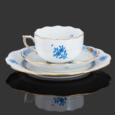 Трио чайное, выполненное в фирменном дизайне "Chinese Bouquet" ("Apponyi Blue"), фарфор, роспись, золочение, Herend (Херенд)