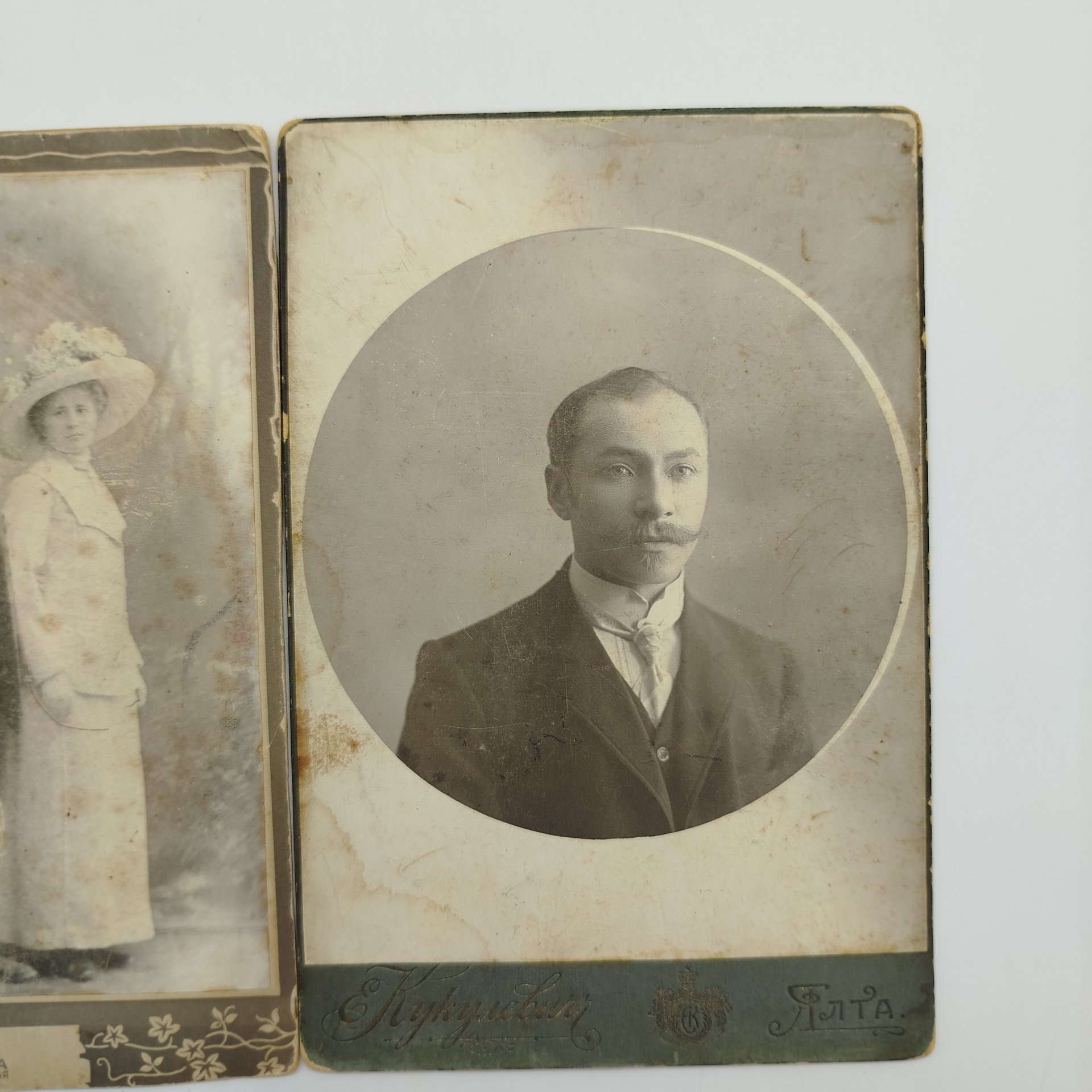 Набор из двух фотографий на паспарту, фотоателье Е. Кукулевич в Ялте