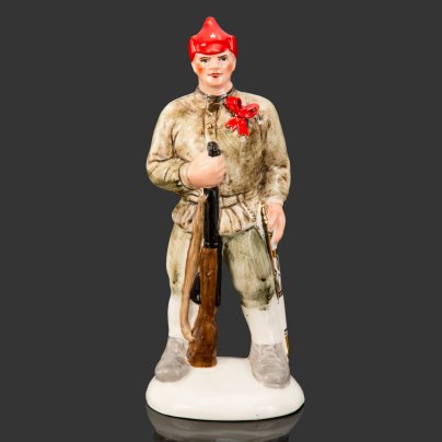 Статуэтка "Петька" (Герой фильма "Белое солнце пустыни". Красноармеец), автор Д. Назаров