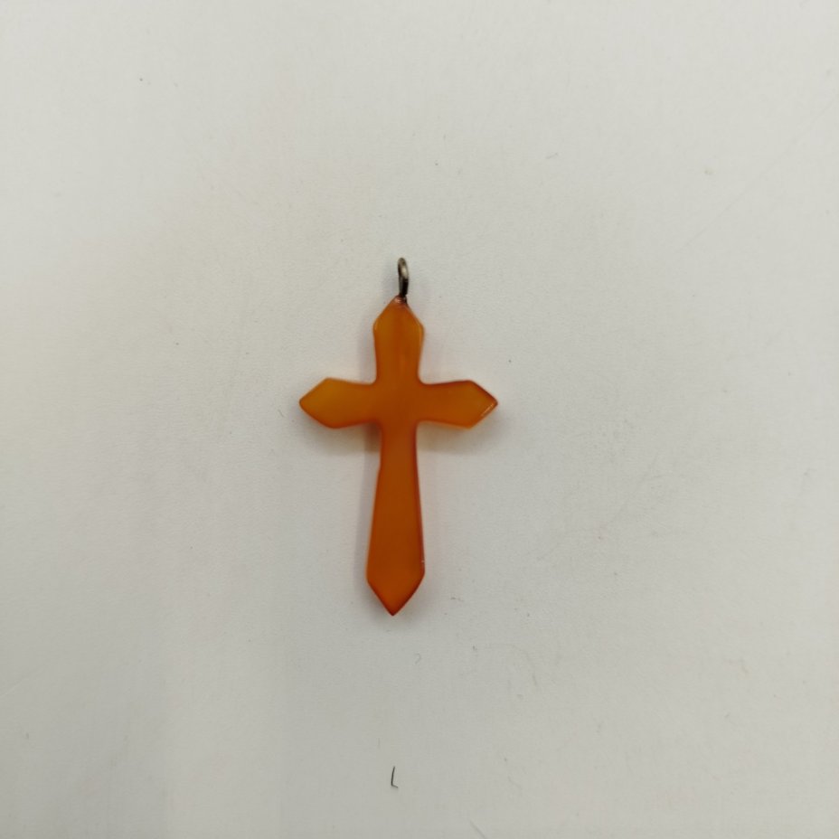 Подвеска в виде креста, янтарь, металл, Калининградский янтарный комбинат, СССР, 1970-1990 гг.