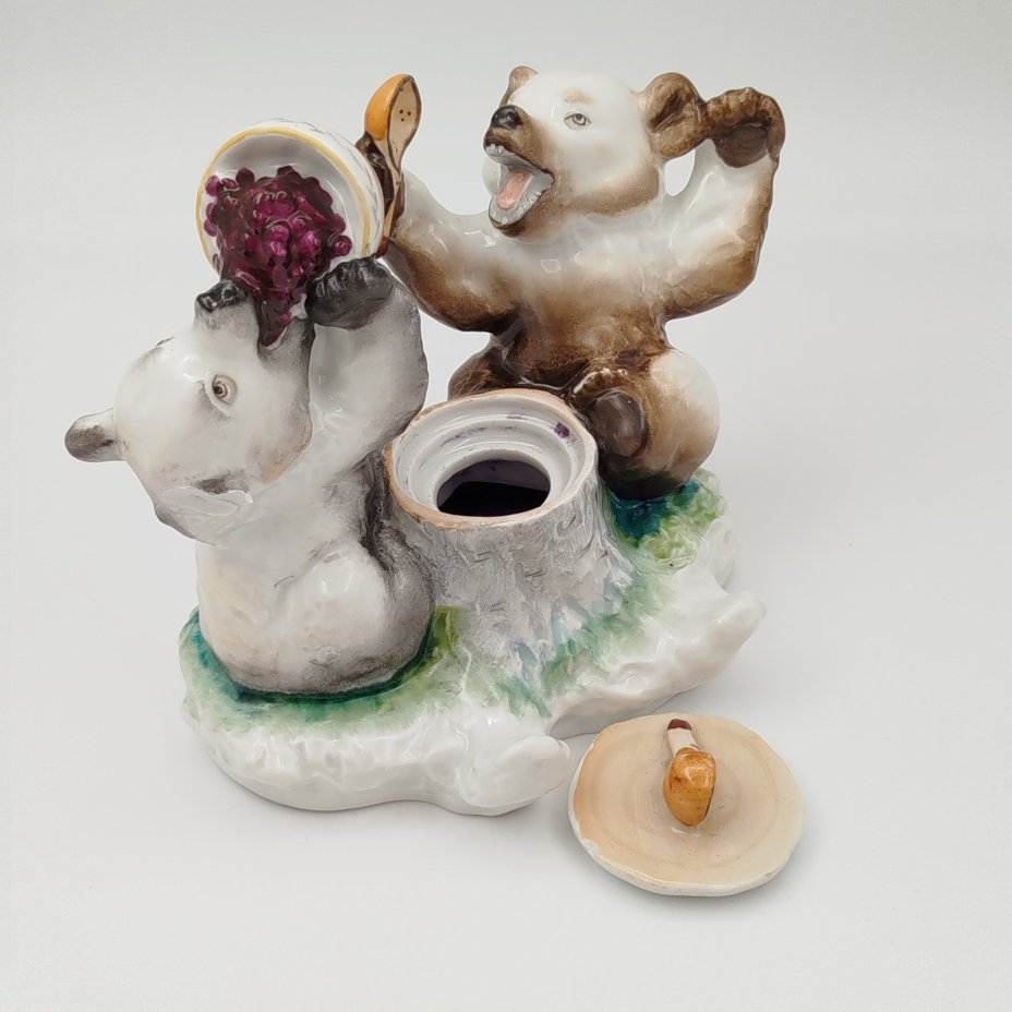 Чернильница «Медвежата», скульптор Е.И. Чарушин, фарфор, роспись, Ленинградский фарфоровый завод (ЛФЗ), СССР, 1960-1970 гг.