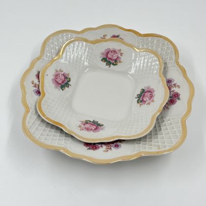 Набор из большого и маленького салатников с фигурным краем и цветочным декором (в подборе), фарфор, деколь, Коростенский фарфоровый завод (КФЗ), СССР, 1960-1990 гг.