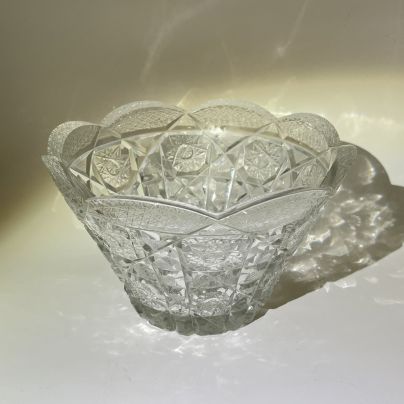 Салатник с фигурным краем и резным геометрическим декором, хрусталь, алмазная грань, СССР, 1970-1990 гг.