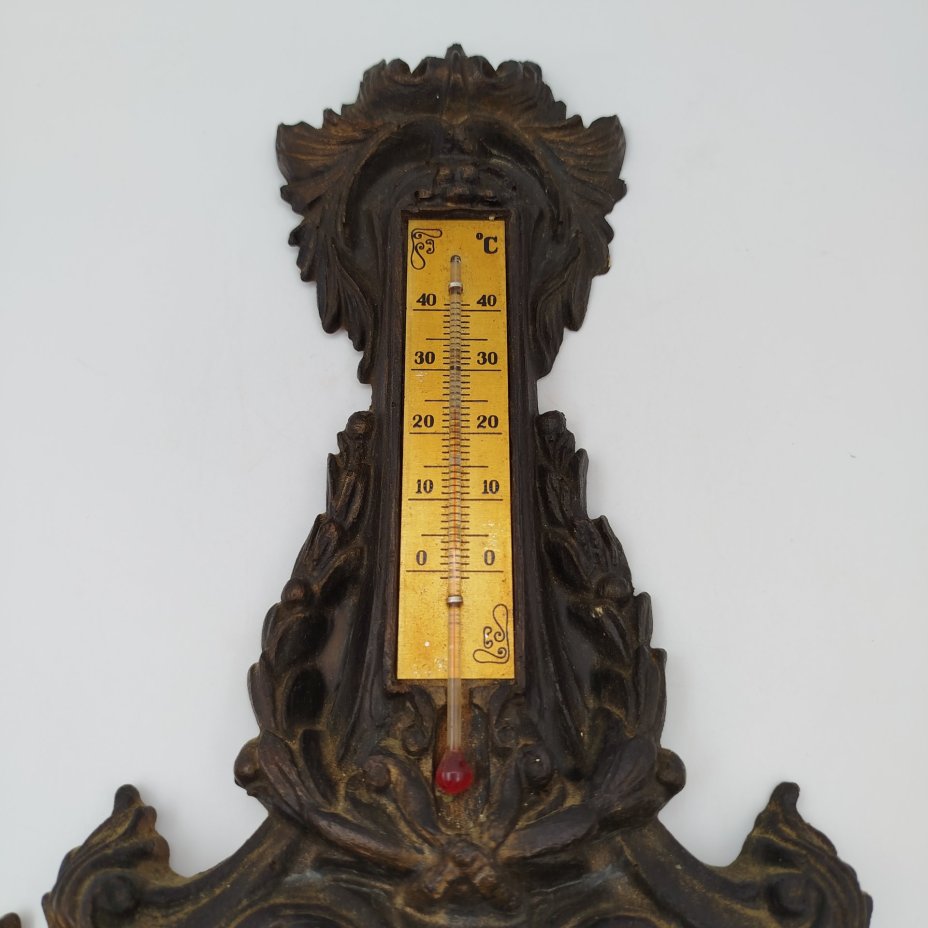 Барометр настенный с резным декором