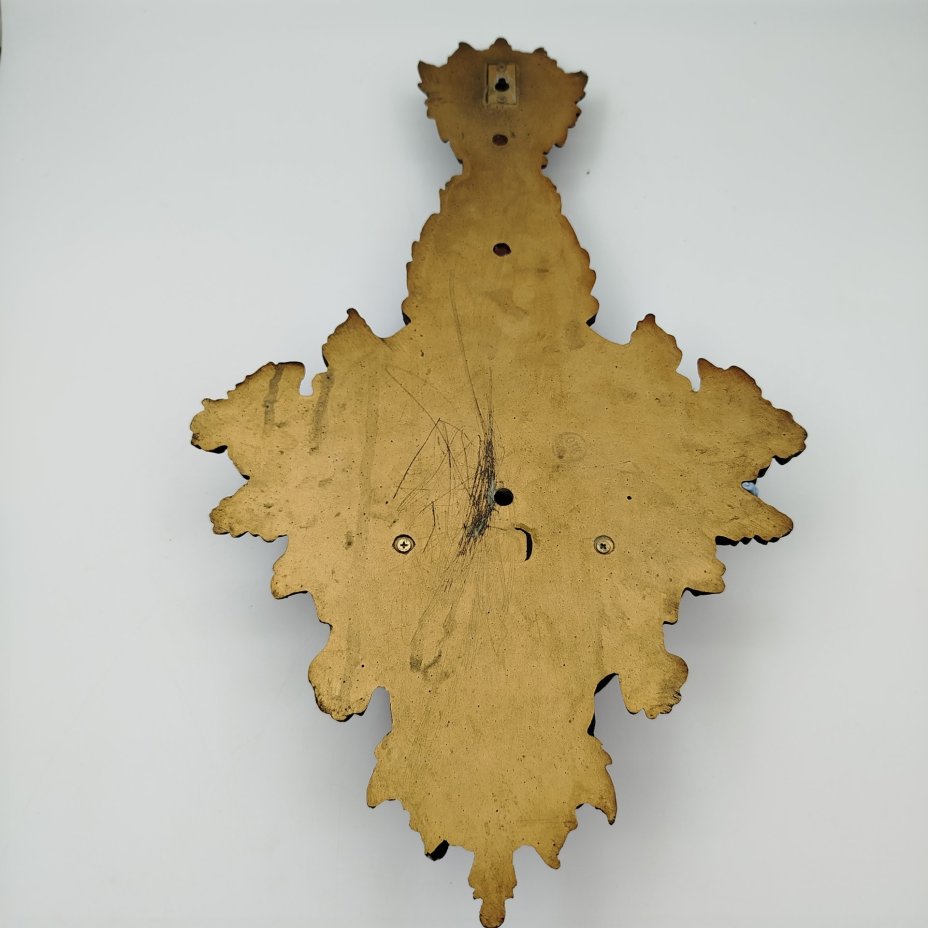 Барометр настенный с резным декором