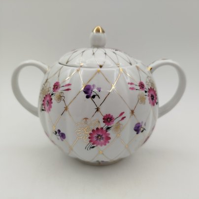 Сахарница "Золотая сетка" (с розовыми цветами), фарфор, роспись, золочение, Ленинградский фарфоровый завод (ЛФЗ), СССР, 1950-1959 гг.