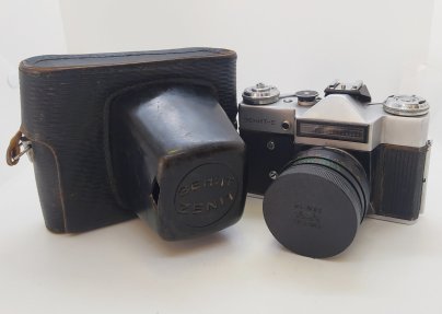 Фотоаппарат "Зенит-Е" с объективом "Гелиос-44-2" в оригинальном кофре, металл, стекло, пластик, кожа, Белорусское оптико-механическое объединение (БелОМО)