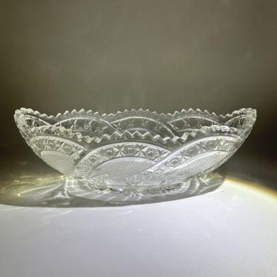 Салатник-ладья с резным геометрическим декором, хрусталь, алмазная грань, СССР, 1970-1990 гг.