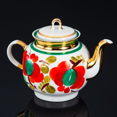 Чайник доливной, украшенный цветочным декором, фарфор, роспись, золочение, Краснодарский фарфорово-фаянсовый завод «Чайка», СССР, 1960-1992 гг.