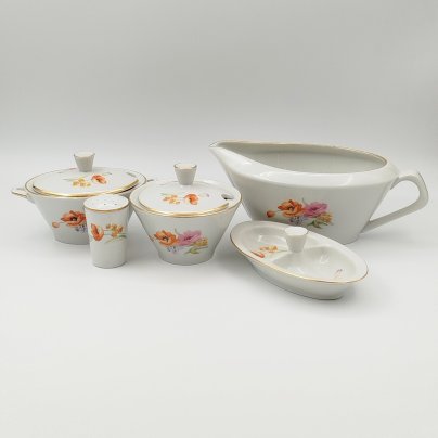 Набор сервировочный из пяти предметов с цветочным декором (соусник, солонка, маленькая менажница, горчичница, хренница), фарфор, деколь, золочение, Chodziez, Польша, 1964-1990 гг.