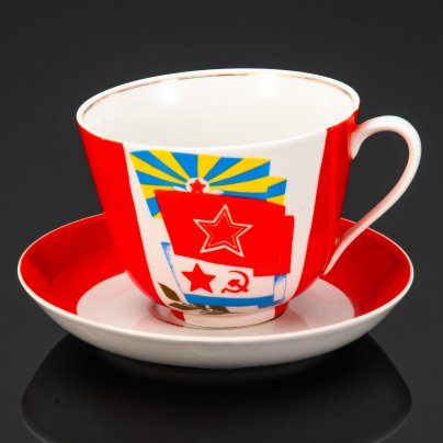 Чайный бокал с блюдцем "Флаги" (РККА, ВМФ, ВВС), фарфор, крытье, деколь, золочение, Дулевский фарфоровый завод (Дулёво), СССР, 1964-1991 гг.
