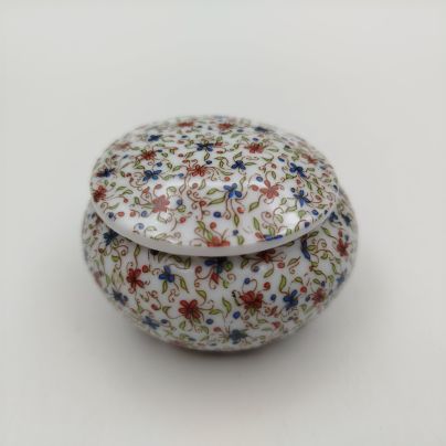 Миниатюрная шкатулка с растительным декором, фарфор, деколь с подрисовкой, Италия, 1950-1970 гг.