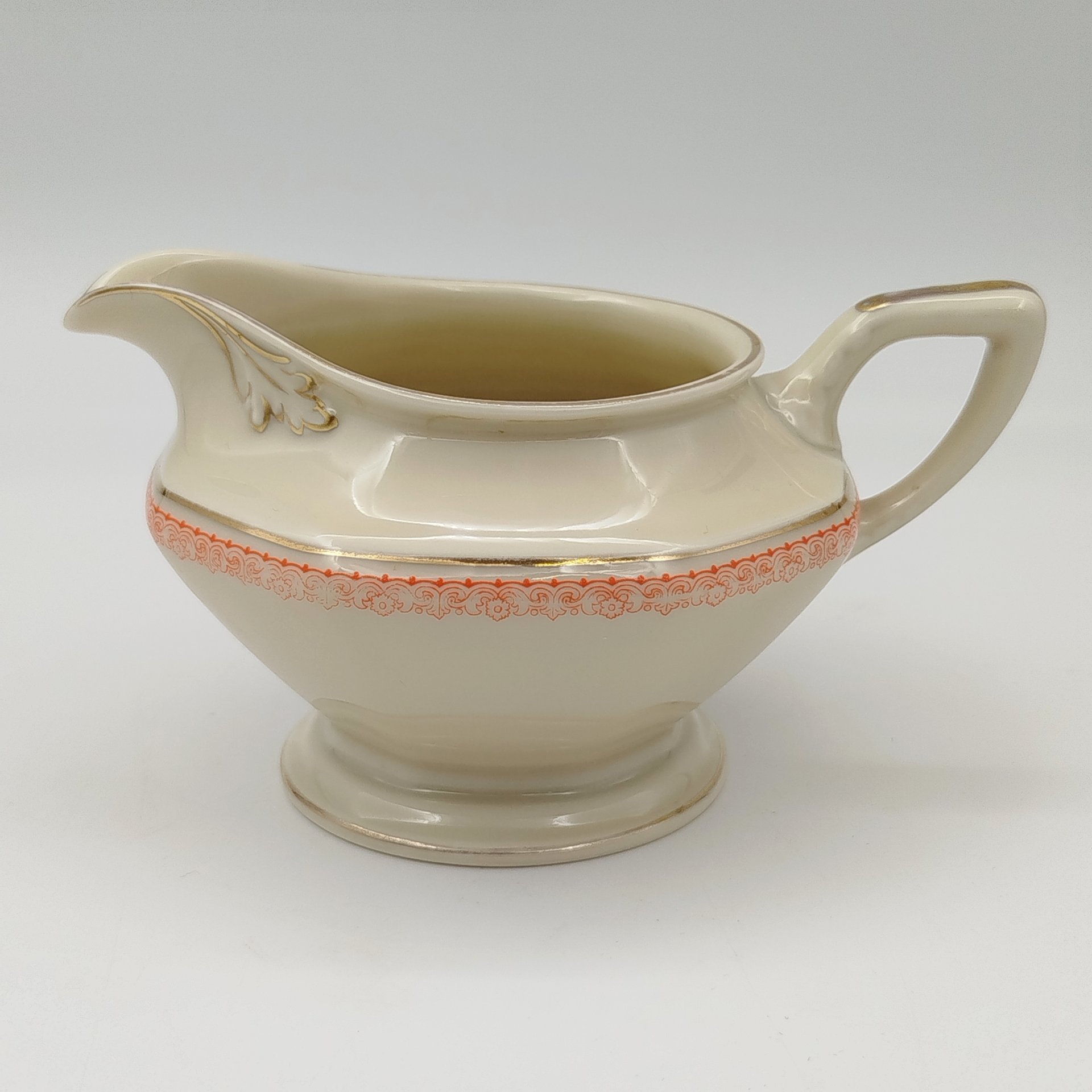 Молочник, украшенный растительным орнаментом, фарфор, деколь, золочение, Rosenthal (Розенталь), Германия, 1941 г.