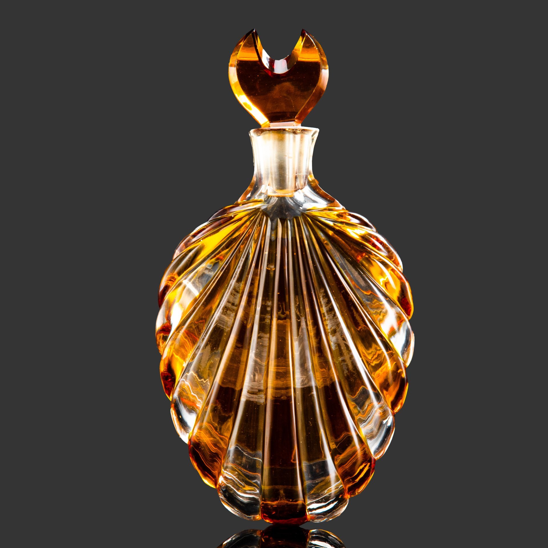 Фляга со сценами охоты, хрусталь, нацвет, гранение, Богемия, 1910-1930 гг.