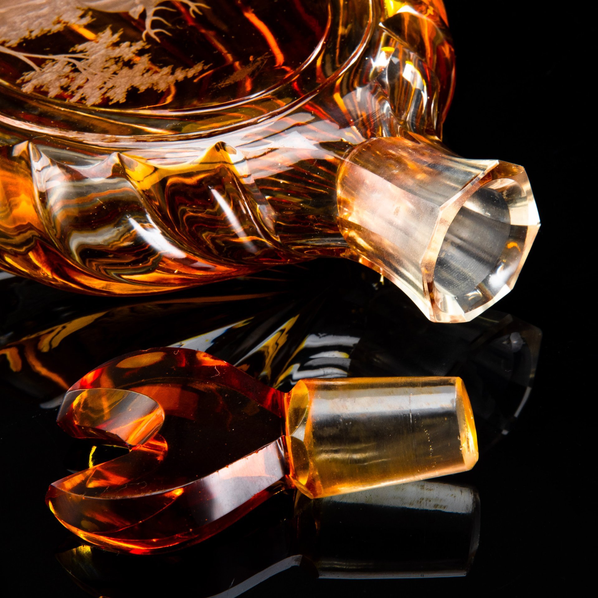 Фляга со сценами охоты, хрусталь, нацвет, гранение, Богемия, 1910-1930 гг.