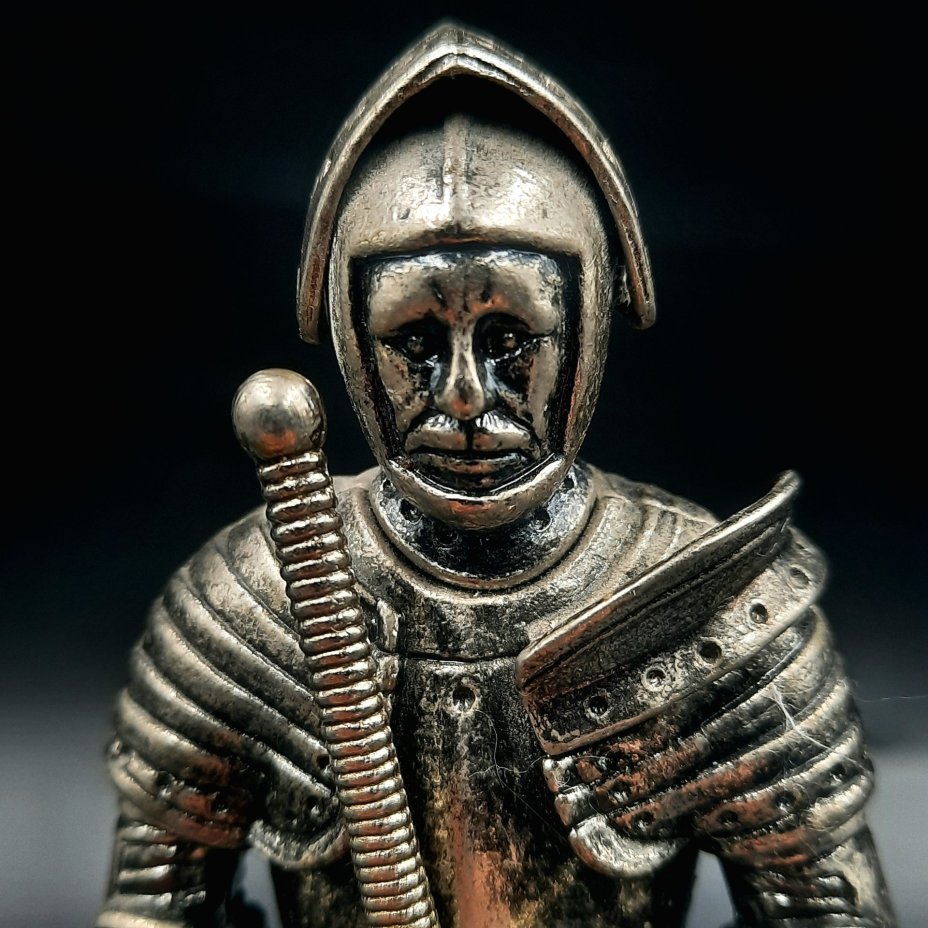 Статуэтка "Король Генрих VIII в доспехах"