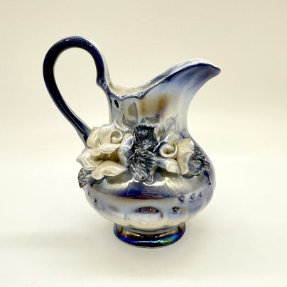 Молочник с рельефным декором, фарфор, рельеф, люстр, Китай, 1980-2000 гг.