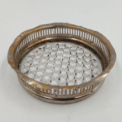 Подставка под бутылку с прорезным бортом, металл, стекло, Европа, 1900-1950 гг.