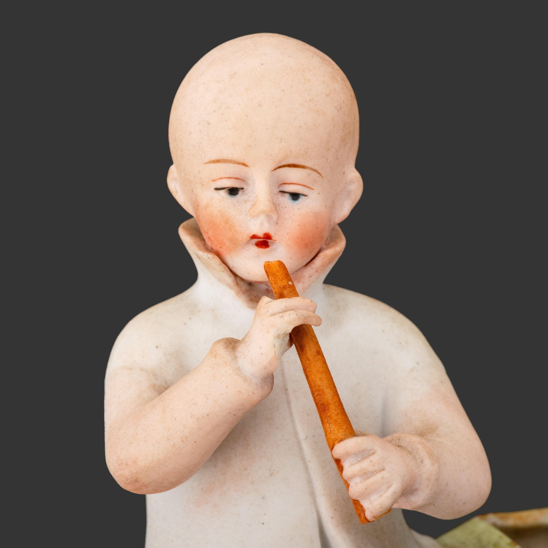 Статуэтка "Мальчик с дудочкой"