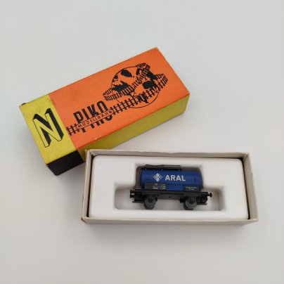 Модель железнодорожного вагона "Цистерна ARAL 5/4148-028", в оригинальной коробке, пластик, картон, печать, Piko