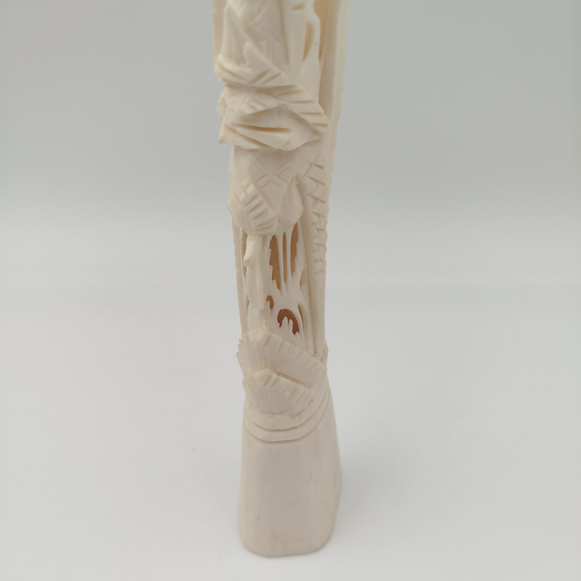 Статуэтка "Божество индонезийского пантеона", кость, резьба, Индонезия, 1980-2000 гг.