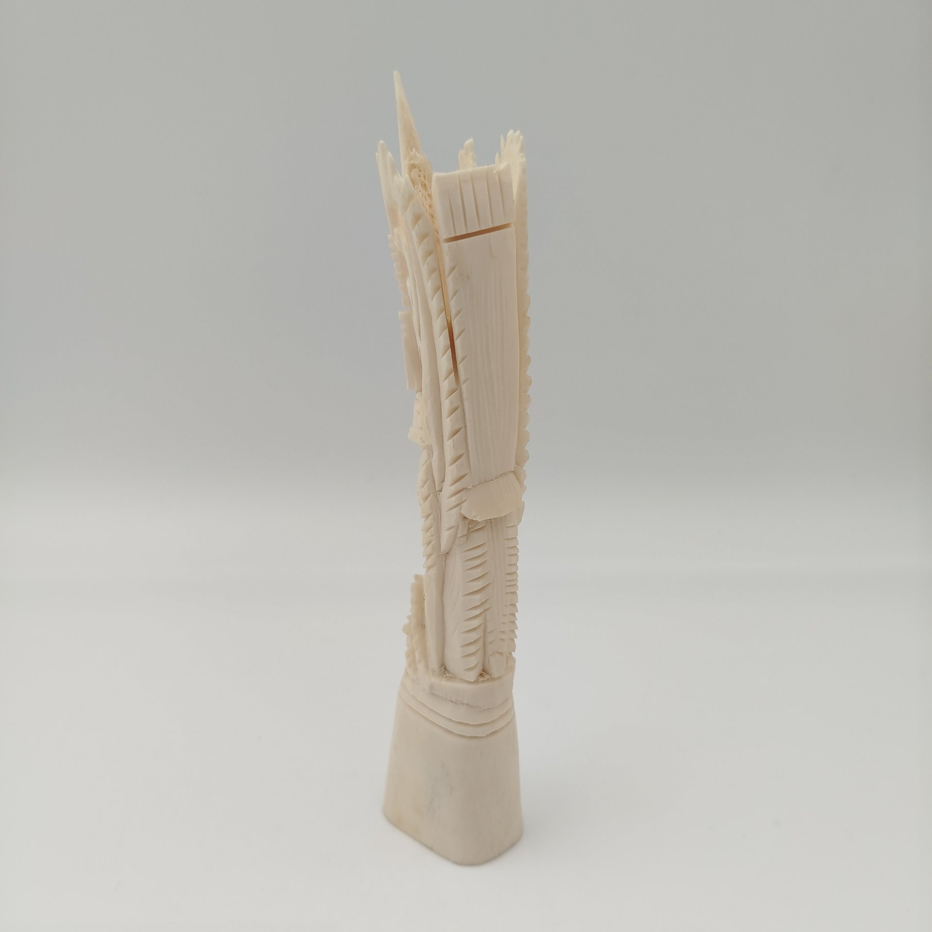 Статуэтка "Божество индонезийского пантеона", кость, резьба, Индонезия, 1980-2000 гг.