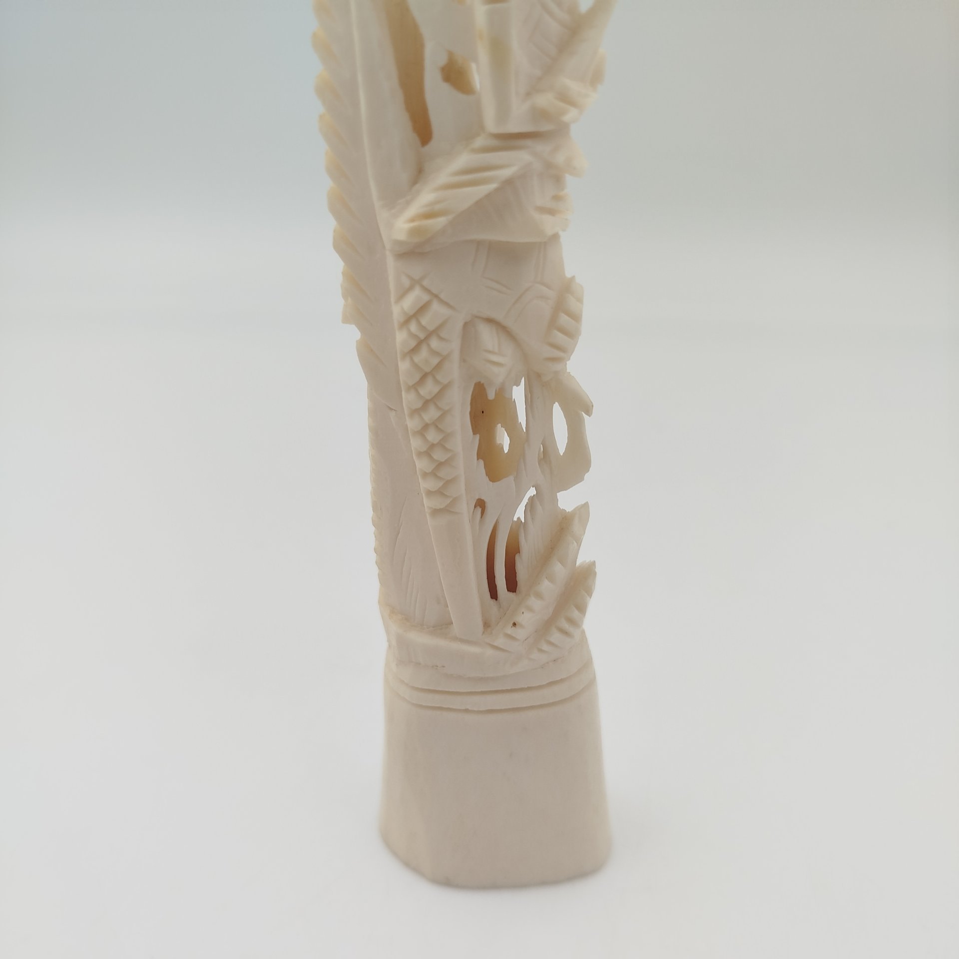 Статуэтка "Божество индонезийского пантеона", кость, резьба, Индонезия, 1980-2000 гг.