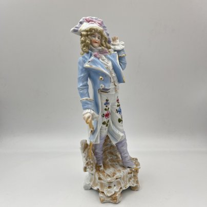 Статуэтка "Галантный кавалер в голубом камзоле", фарфор, роспись, Западная Европа, 1950-1980 гг.