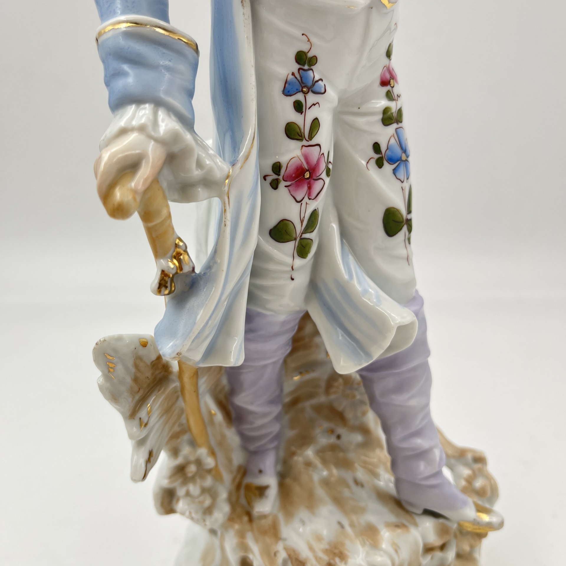 Статуэтка "Галантный кавалер в голубом камзоле", фарфор, роспись, Западная Европа, 1950-1980 гг.