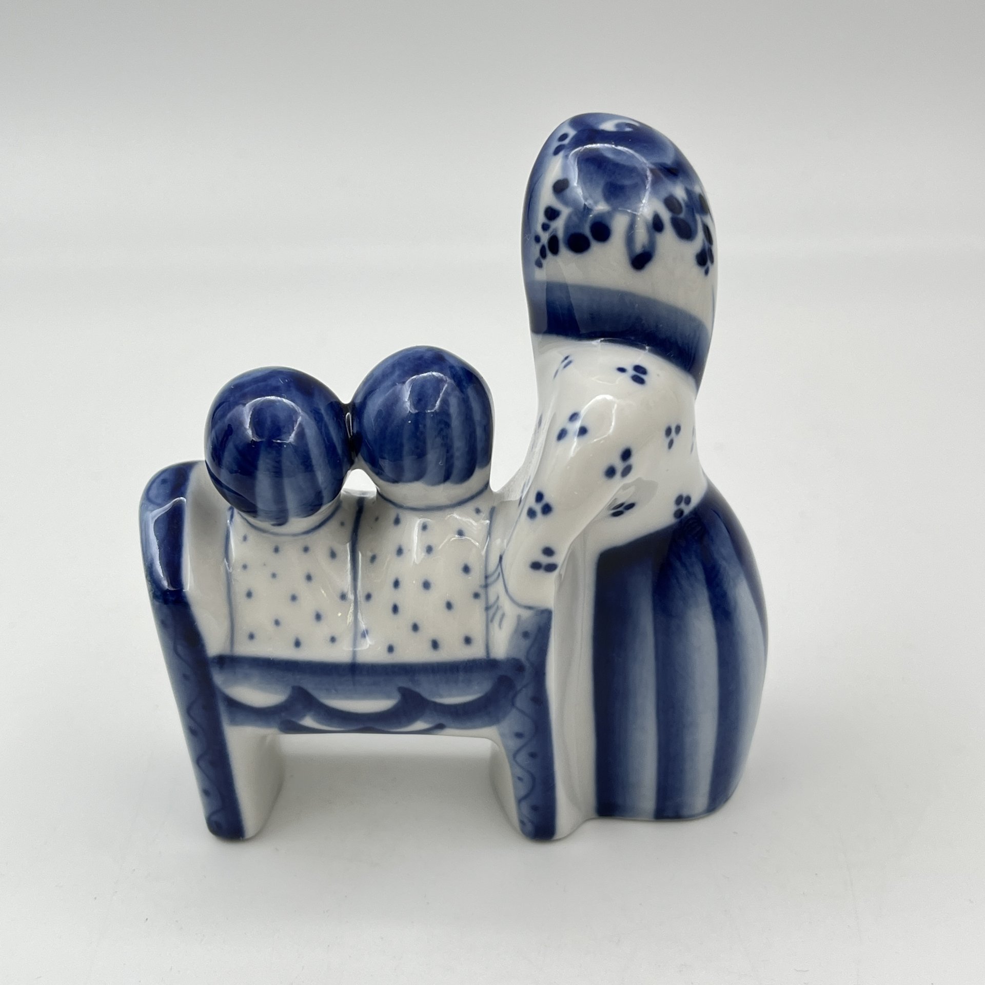 Статуэтка "Мать с близнецами", Гжель, фарфор, роспись, Россия, 1980-2000 гг.