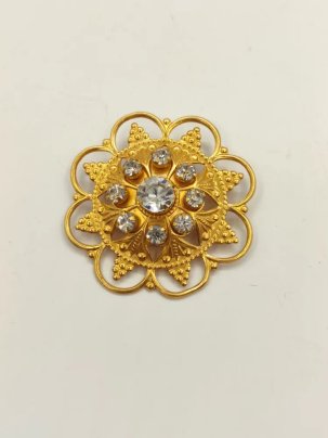 Брошь ажурная со вставками в виде цветка