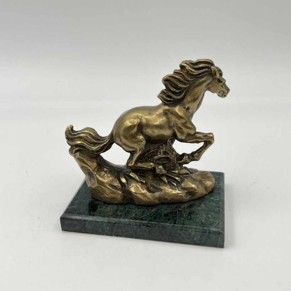 Статуэтка "Бегущий конь"