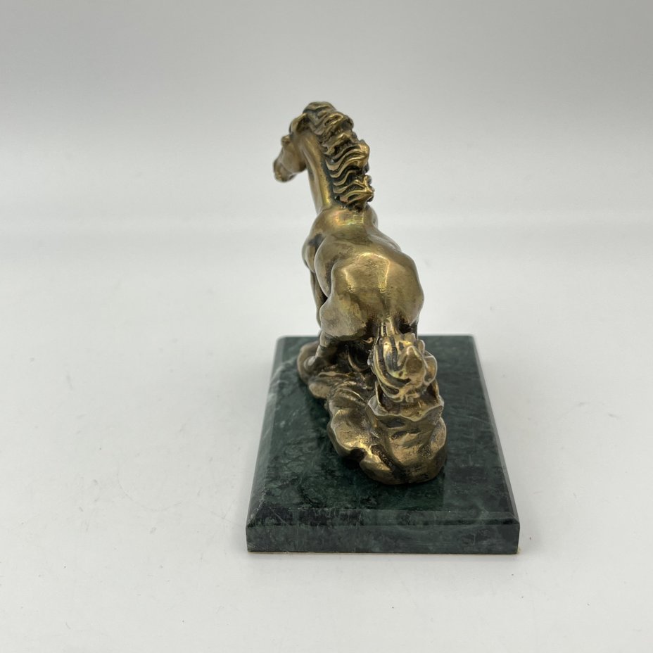 Статуэтка "Бегущий конь"