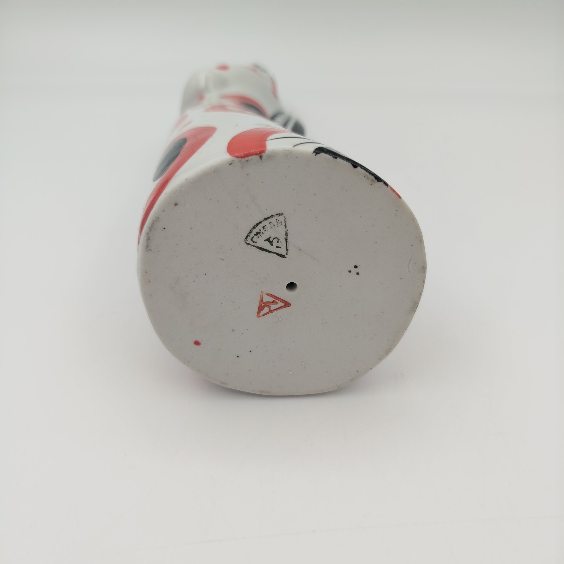 Статуэтка «Девушка с косой» в красном, автор Л.П. Азарова, фарфор, роспись, Турыгинский фарфоровый завод артели «Художественная керамика» (Гжель), СССР, 1960-1970 гг.