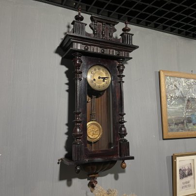 Часы настенные в фигурном корпусе, (Механизм часов "Friedrich Mauthe, Schwenningen"), дерево, металл, шпон, Германия, 1890-1910 гг.