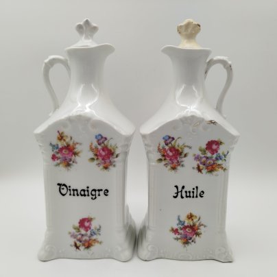 Набор из 2-х бутылок для уксуса и масла, украшенных цветочным декором, фарфор, деколь, золочение, Западная Европа, 1900-1930 гг.